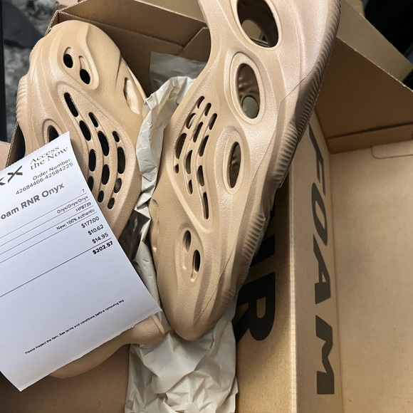 Brand new 100% real & authentic. Yeezy foam runners. Size 7 (women’s or big kid) - Picture 2 of 3